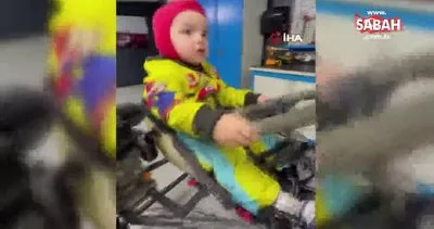 Henüz 2 buçuk yaşında: Yaşıtları oyuncakla oynarken o pistin tozunu attırıyor | Video