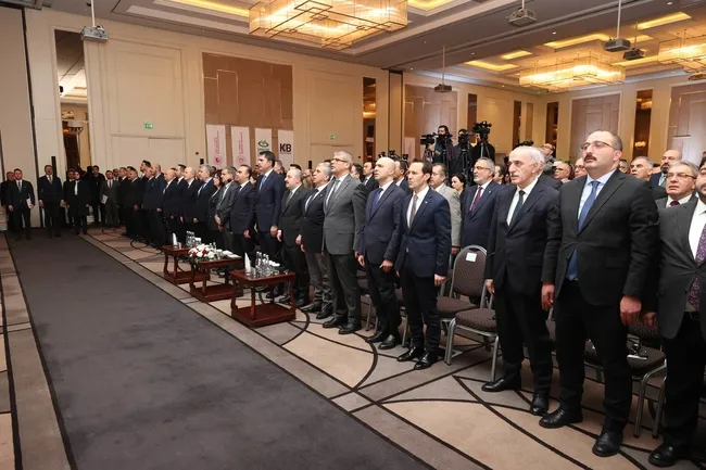 bakan-kurum-sanayide-yesil-donusumde-yeni-bir-doneme-giriyoruz-1736867972075.jpg