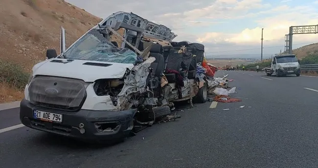 Şanlıurfa-Gaziantep yolunda 5 kişinin öldüğü kazada 3 şahıs tutuklandı Şanlıurfa-Gaziantep yolunda 5 kişinin öldüğü kazada 3 şahıs tutuklandı