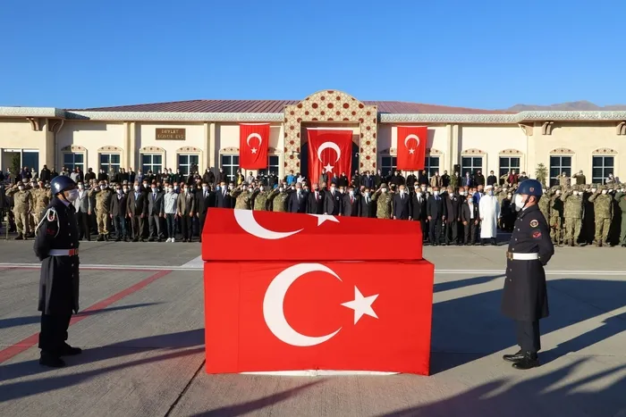 sehit-tortumlu-memleketi-erzuruma-ugurlandi-1634829918551.jpg