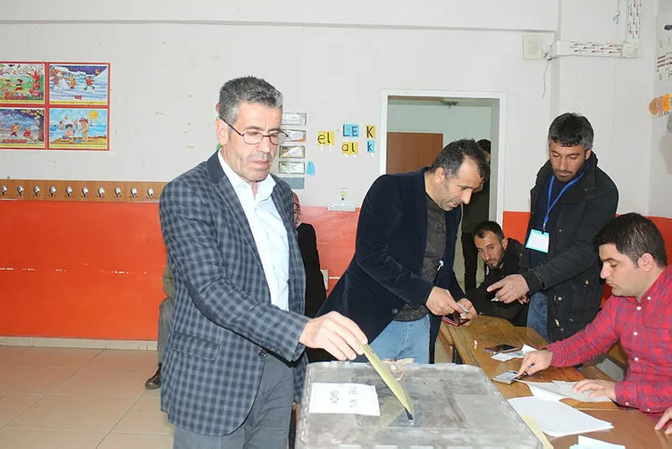 Türkiye sandık başında! 57 milyon seçmen tercihini yapıyor