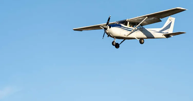 Cezayir’de küçük uçak düştü: 4 ölü