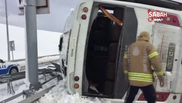 Kemerburgaz'da karlı yolda servis minibüsü yan yattı: 3 yaralı | Video