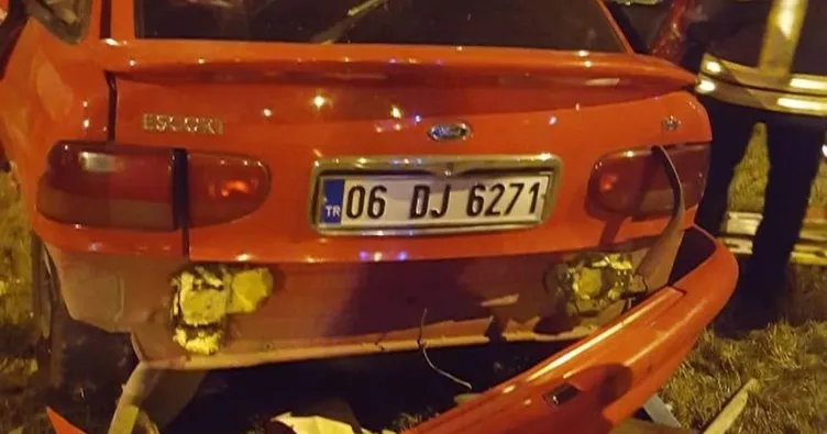 Tramvay hattına giren otomobil kaza yaptı: 2 ölü, 1 yaralı