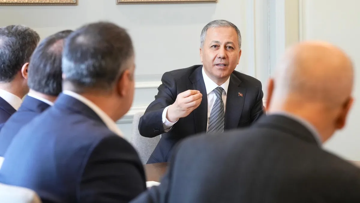 Bakan Yerlikaya, Ezidi toplum temsilcilerini kabul etti Bakan Yerlikaya, Ezidi toplum temsilcilerini kabul etti