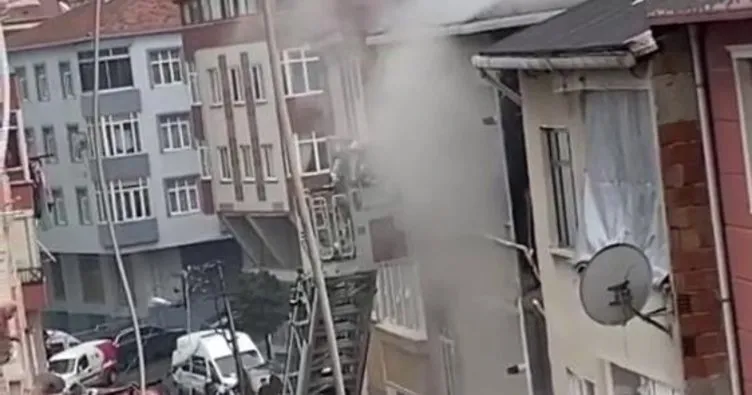 Bağcılar’da 3 katlı binada korkutan yangın: 1 kişi hayatını kaybetti