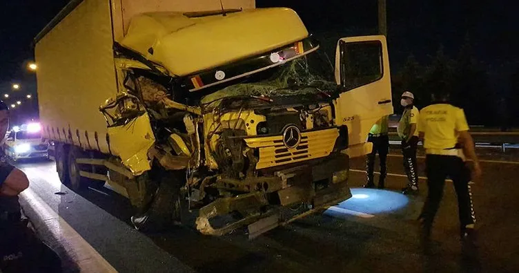 Kocaeli TEM Otoyolu’nda feci kaza! TIR servis minibüsüne çarptı: 9 yaralı