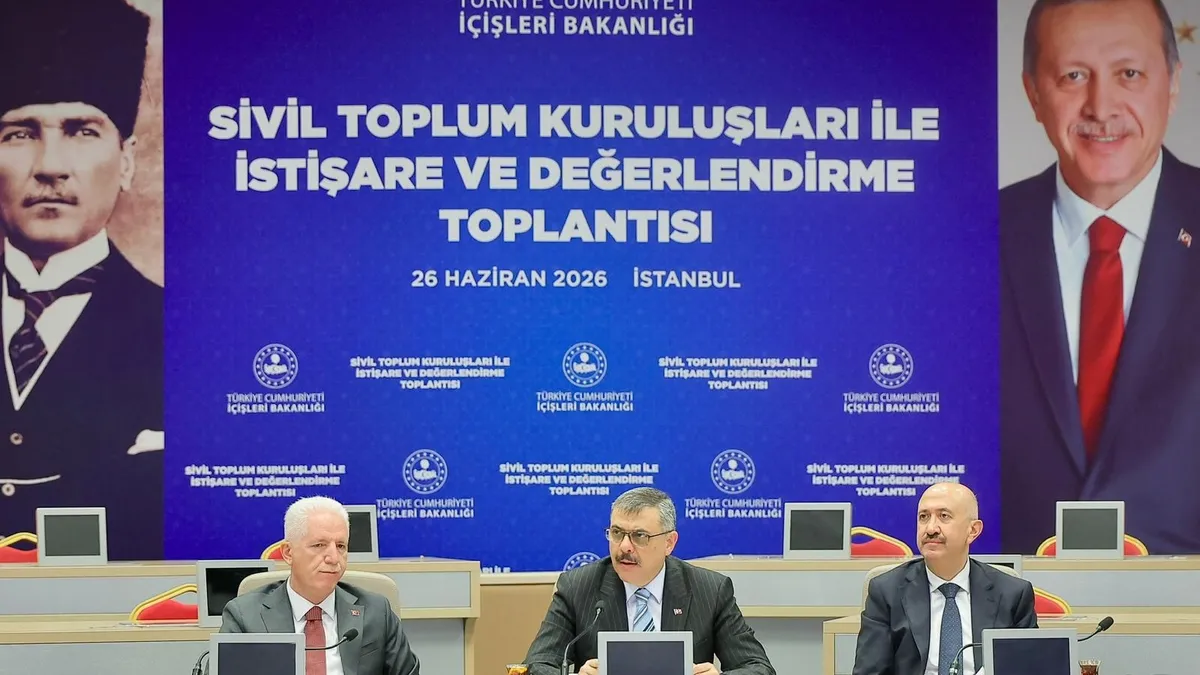 İçişleri Bakanı Mustafa Çiftçi sivil toplum temsilcileriyle bir arada