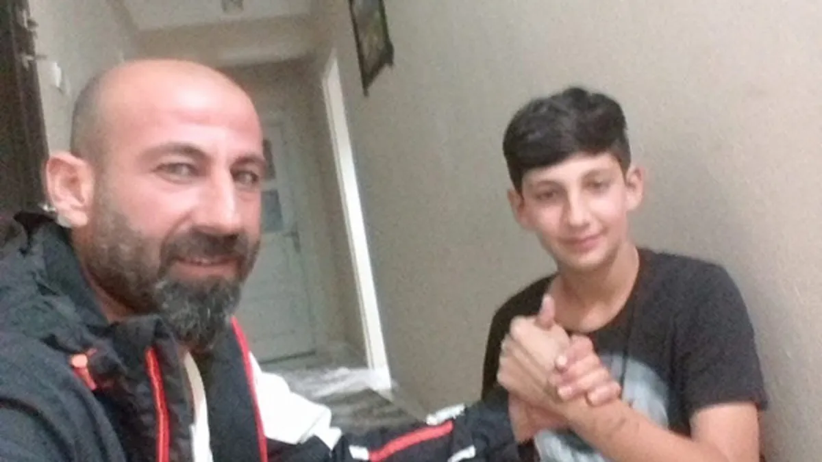 İzmir’de çatı tamiri yapan baba ve oğlu 10 metreden aşağı çakıldı! Feci şekilde can verdiler… İzmir’de çatı tamiri yapan baba ve oğlu 10 metreden aşağı çakıldı! Feci şekilde can verdiler…