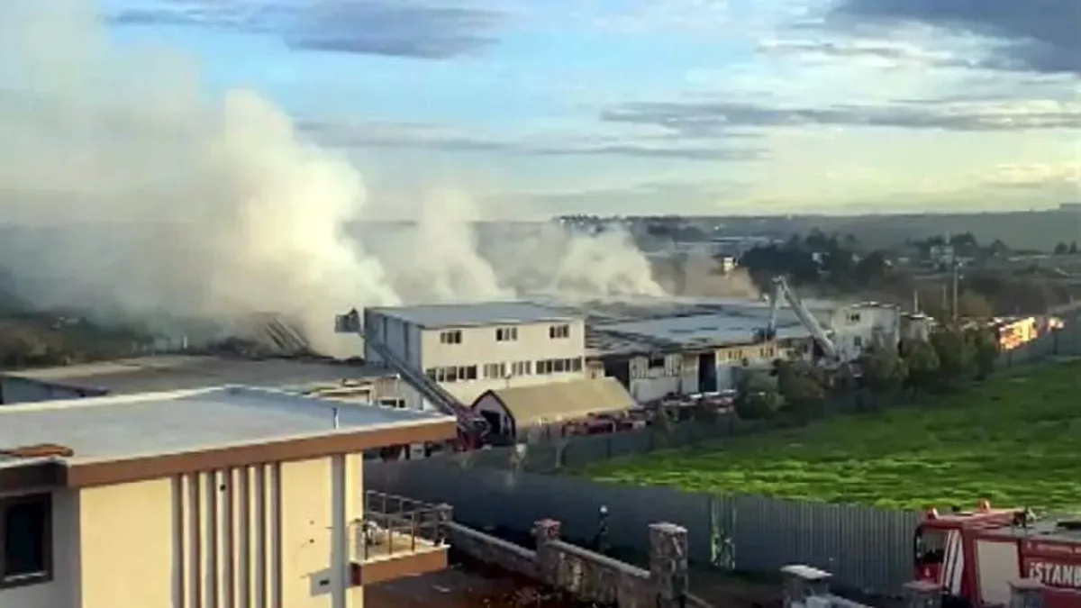 Kauçuk fabrikasında korkutan yangın