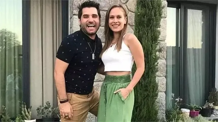 10 yıldır aynı yastığa baş koyuyorlardı... Oyuncu Begüm Öner ve Ceyhun Fersoy’dan sürpriz açıklama! İyi günler ve kötü günler yaşadık...