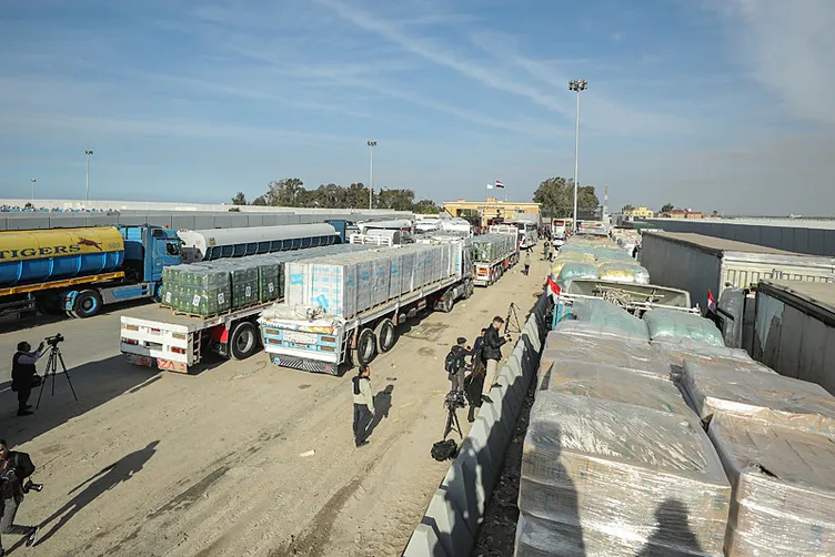 Ateşkesin ardından yardım tırları Gazze’de!