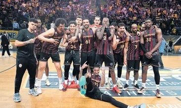 Aslan’dan tarihi pençe