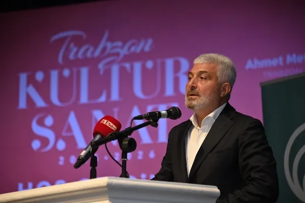 trabzon-buyuksehir-belediye-baskani-ahmet-metin-genc-dil-uslup-ve-nezaket-konulu-seminerde-konustu-1790186583839.jpeg