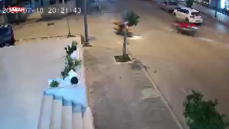 Adana'da 2 motosikletin çarpıştığı kaza kamerada