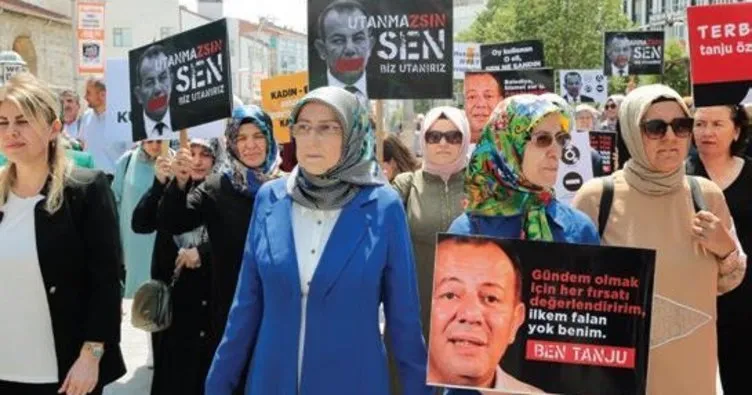 Edepsiz başkana kadınlardan protesto
