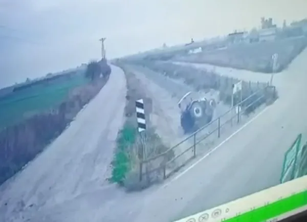 direksiyon-basinda-kalp-krizi-gecirip-traktorun-altinda-kaldi-1734166983489.jpg