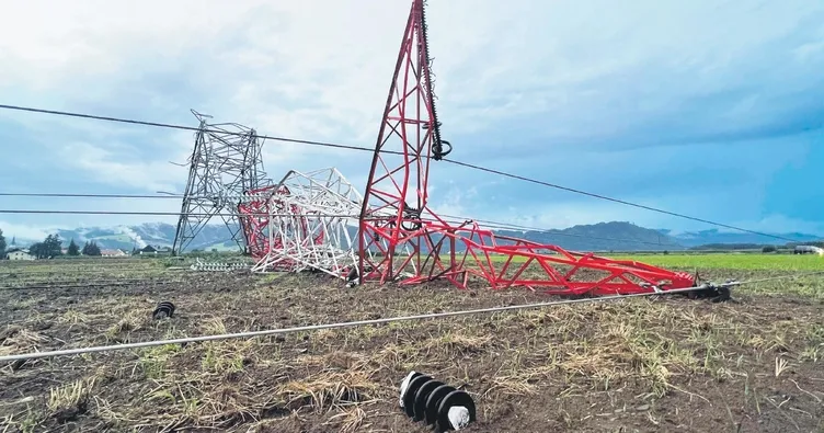 Avrupa’yı şiddetli fırtına vurdu: 13 ölü