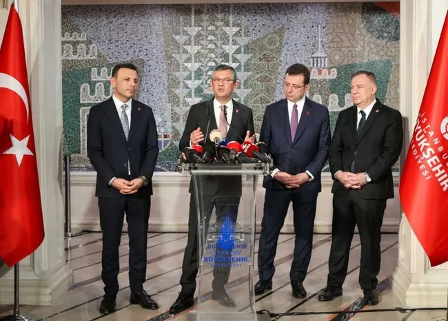 son-dakika-ozgur-ozel-yonetimine-tepki-buyuyor-chpli-isimden-carpici-sozler-partililer-bu-istismardan-yoruldu-1756902180972.jpeg SON DAKİKA... Özgür Özel yönetimine tepki büyüyor! CHP’li isimden çarpıcı sözler: Partililer bu istismardan yoruldu!