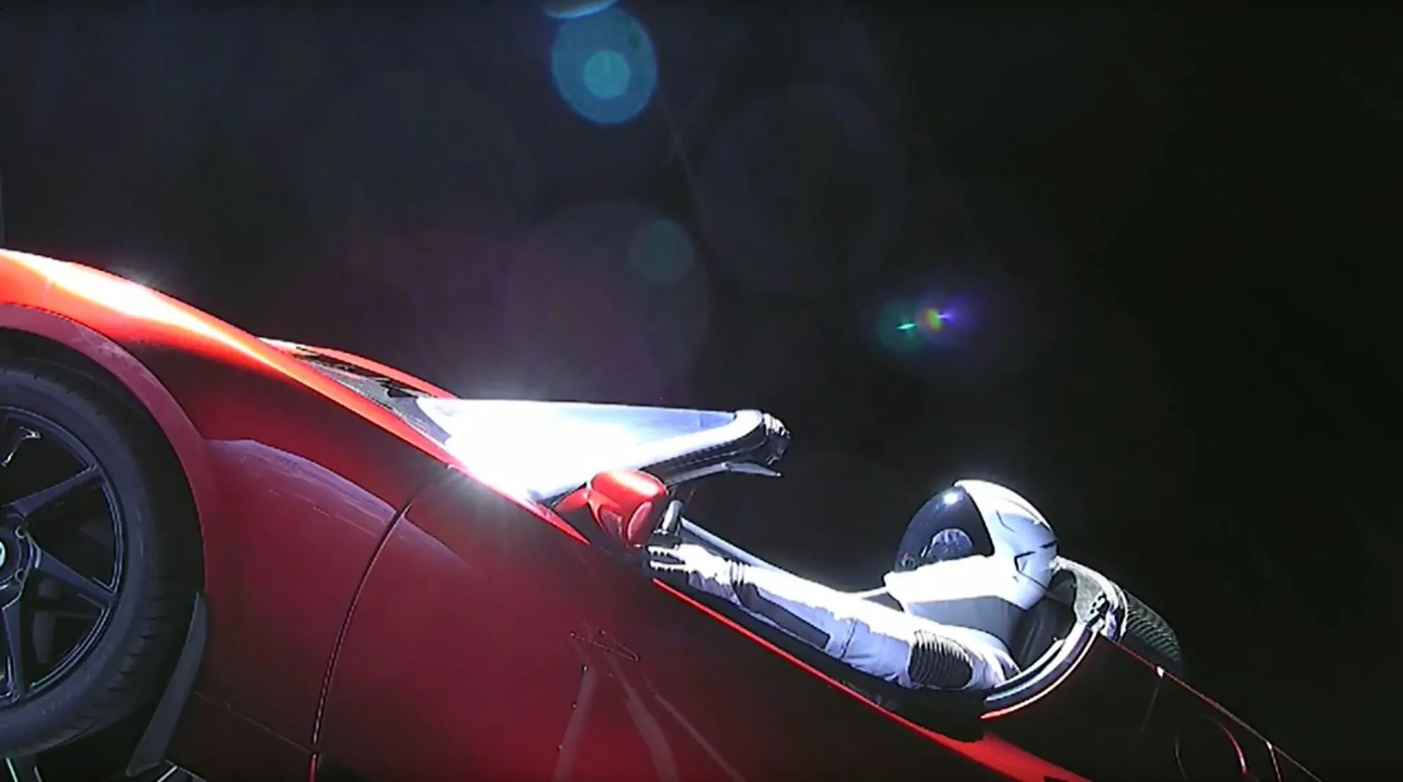 tesla roadster i uzaya gondererek
