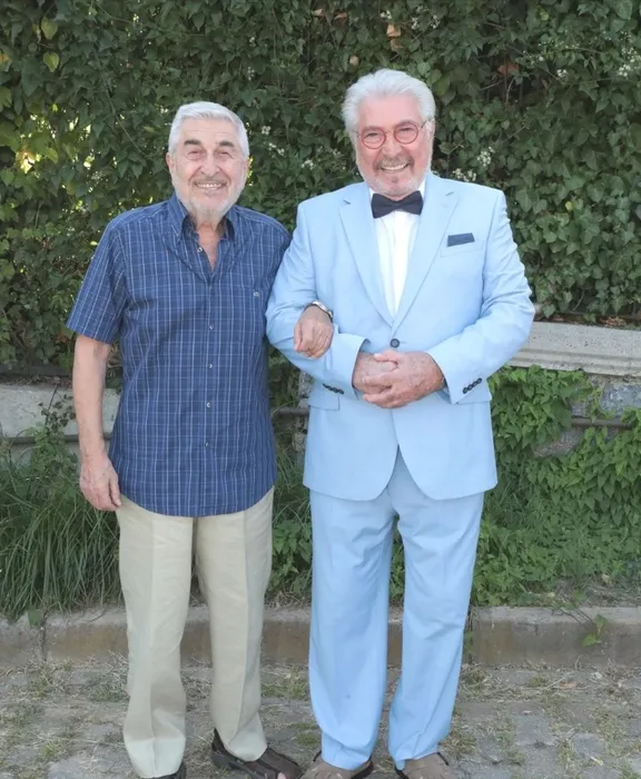 ‘Bizimkiler’ dizisinin abi-kardeşi 35 yıl sonra tekrar buluştu! Şevket ve Şükrü yine yan yana