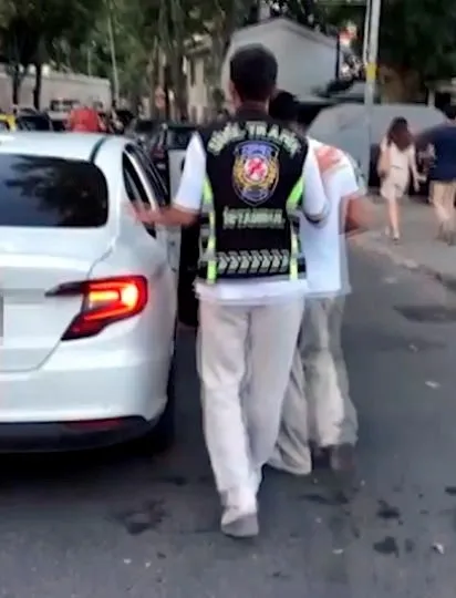 sariyerde-hatali-park-yapan-suruculere-ve-degnekcilere-operasyon-84-bin-948-tl-para-cezasi-uygulandi-1784562998742.jpg