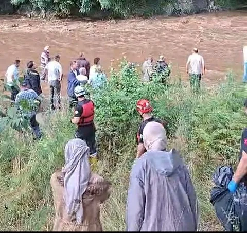 giresunda-sel-faciasi-anne-ile-2-kizi-sel-sularina-kapilarak-kayboldu-1-olu-2-kayip-1786548322235.jpg