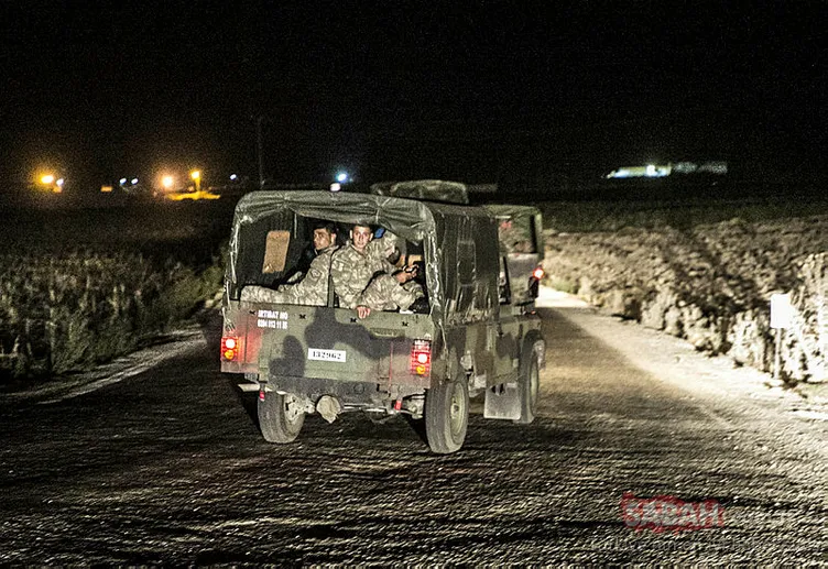 Kilis'ten, Suriye'nin İdlib kentine Hatay'a obüs sevkiyatı yapıldı.