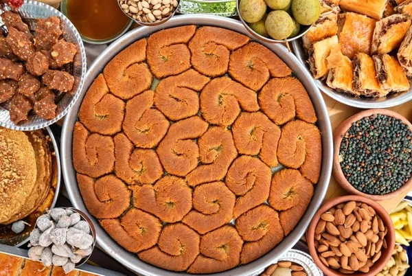 diyarbakirda-lezzetin-sirri-sumak-eksisinde-meftuneden-duvakli-pilava-48-lezzet-noktasiyla-gastronomi-rotasi-1792323267322.jpg