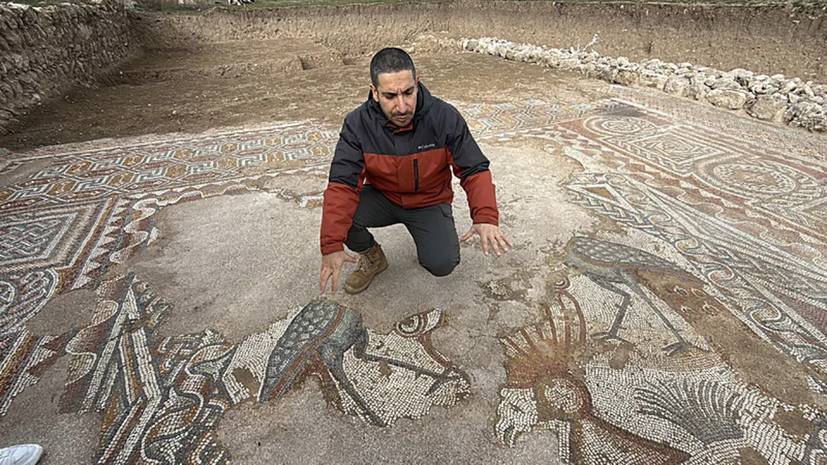 Hadrianopolis’te milattan sonra 4’üncü yüzyıla ait saray kalıntısı ortaya çıkarıldı! Hadrianopolis’te milattan sonra 4’üncü yüzyıla ait saray kalıntısı ortaya çıkarıldı!