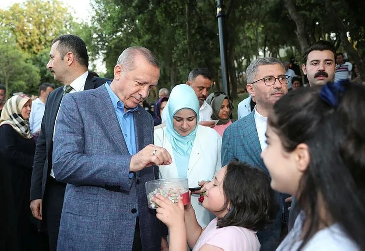 BaÅkan ErdoÄan, NakkaÅtepe Millet Bahçesi'ni gezdi vatandaÅlarla sohbet etti