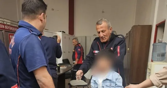 Nusaybin’de minibüs koltuğuna parmağı sıkışan çocuk itfaiye tarafından kurtarıldı