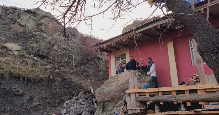 Kopan kaya parçası, evin balkonuna girdi