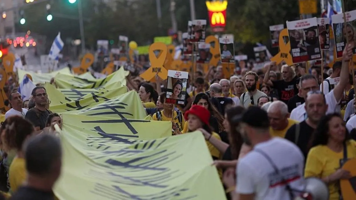 İsrail'de binlerce kişiden hükümet karşıtı protesto