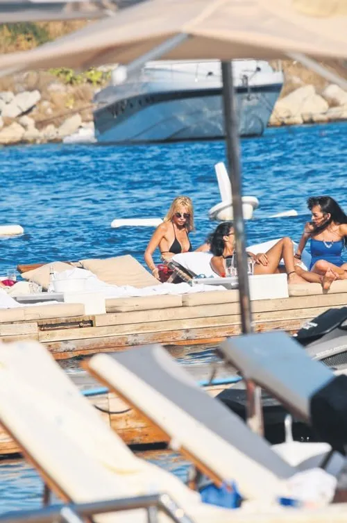 Elif Dürüst fiziğiyle tüm bakışları topladı