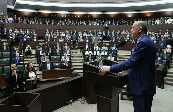 son-dakika-baskan-erdogandan-tusiada-sert-tepki-haddini-bil-sizin-agababalariniz-da-ayni-kafadaydi-1655294930353.jpg