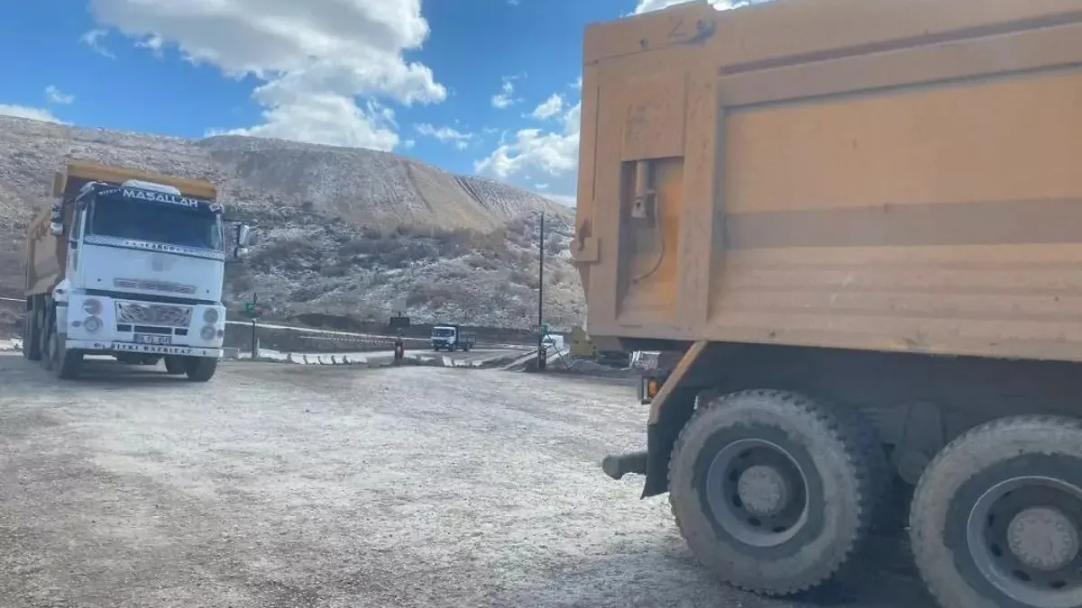 Ankara’da hafriyatçılardan ABB’ye tepki: Yüzde 100 zam, sıfır hizmet Ankara’da hafriyatçılardan ABB’ye tepki: Yüzde 100 zam, sıfır hizmet