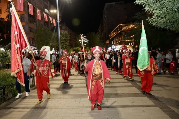 siirtte-15-temmuzun-10-yilinda-binlerce-vatandas-demokrasi-icin-yurudu-1784203301893.jpg