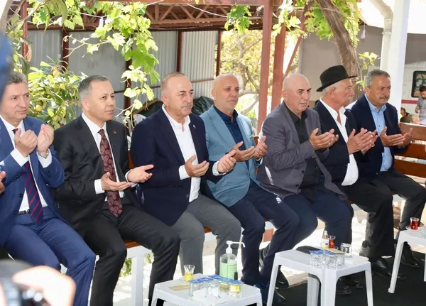 icisleri-bakani-ali-yerlikayadan-taziye-ziyareti-1745314605667.jpg
