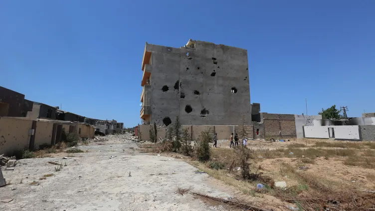 Libyalılar, Hafter milislerinin tuzakladığı patlayıcılardan temizlenen evlerine kavuşuyor