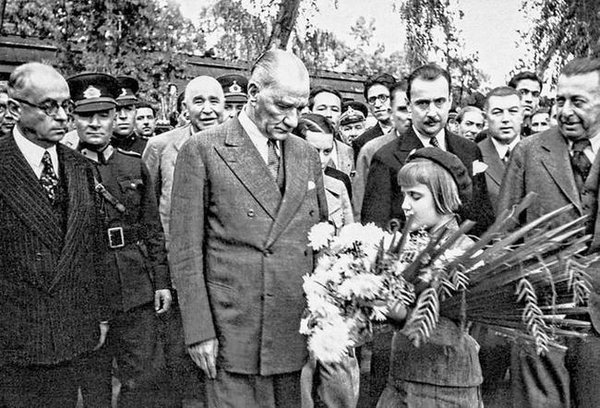 Öğretmenler Günü'nün 24 Kasım'da kutlanmasının sebebi nedir?