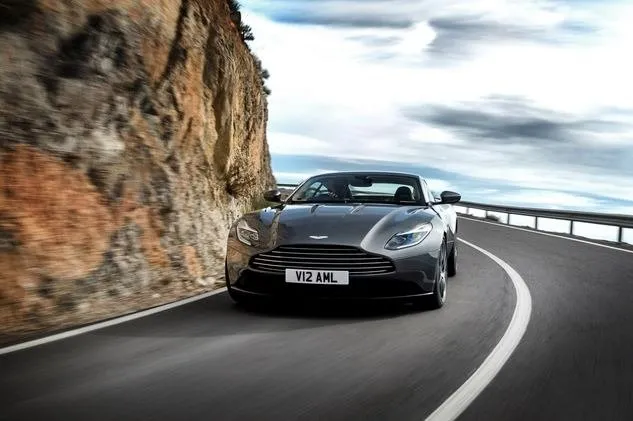 Acun Ilıcalı, İstanbul Autoshow’da yeni Aston Martin DB11 siparişi verdi