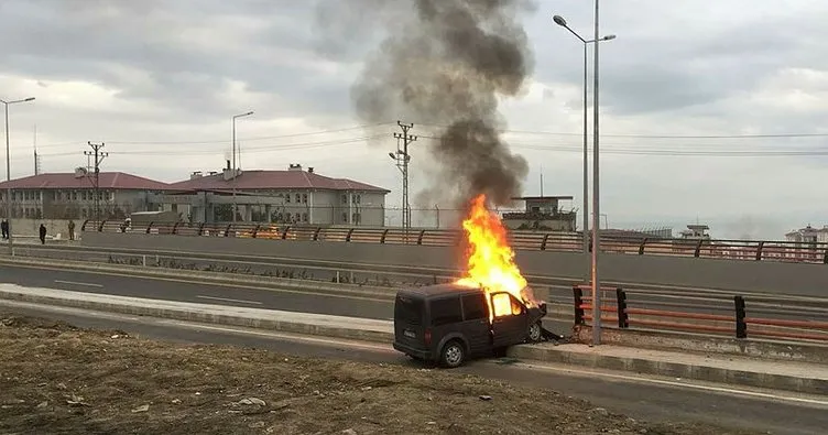 Erciş’te kaçakçılıkta kullanılan otomobil alev topuna döndü