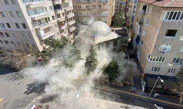 Ağır hasarlı caminin minaresi kontrollü olarak yıkıldı #diyarbakir