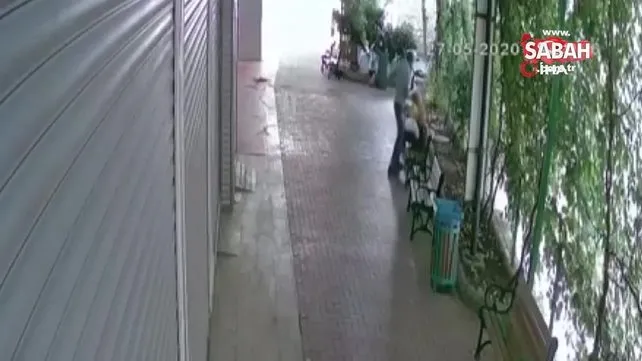 Bankacı kadına sokak ortasında saldırı! | Video