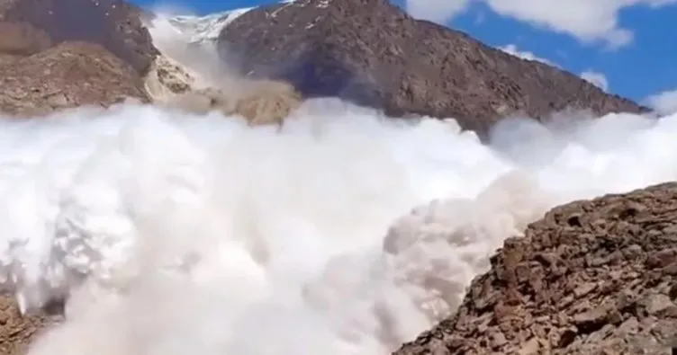 Son dakika: Kırgızistan Tanrı Dağı’nda Tian Shan çığ böyle geldi! Şoke eden görüntüler