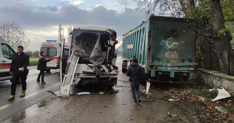 Manisa’da feci kaza: 5’i ağır 17 yaralı