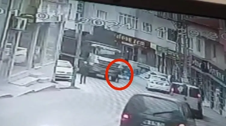 Bursa’da feci kaza! Yolun karşısına geçmeye çalışırken hafriyat kamyonunun altında kaldı