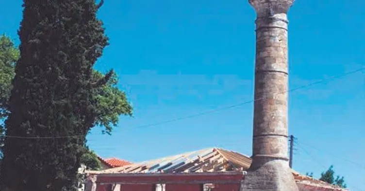 Komşu, tarihi camiyi yıkmaya çalışıyor