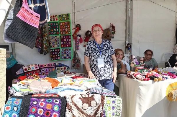 kadinlarin-el-emegi-urunleri-gorucuye-cikti-1726844626522.jpg